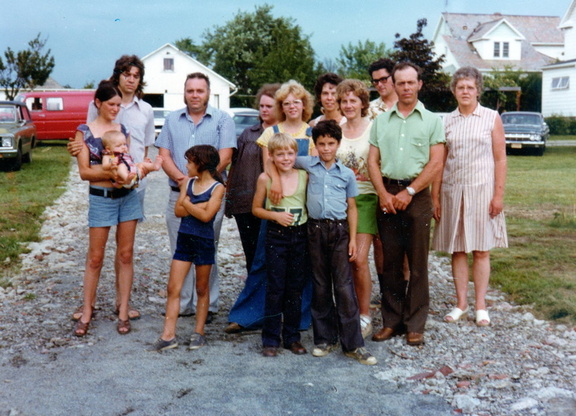 1976 Mike Marilyn Joe at family reunion361