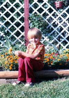 1980 Joe in flowers 314