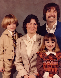 1983 Mike Marilyn Joe Dana family pic502