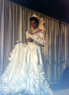 1995 Dana modeling for Today s Bride325