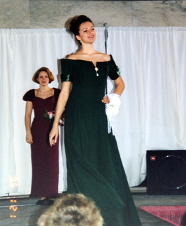 1995 Dana modeling for Today s Bride326